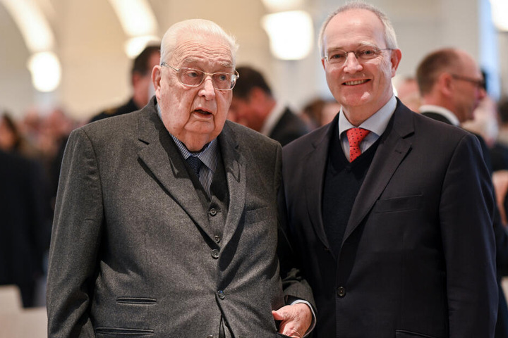Sohn Michael (rechts) leitet künftig die Hofkammer.