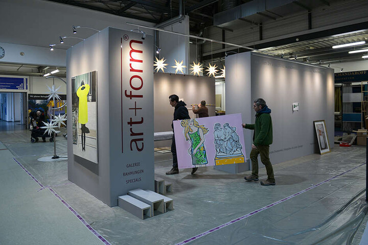 Der Stand der Neustädter Ladengalerie "art+form" wer gestern noch im Aufbau.