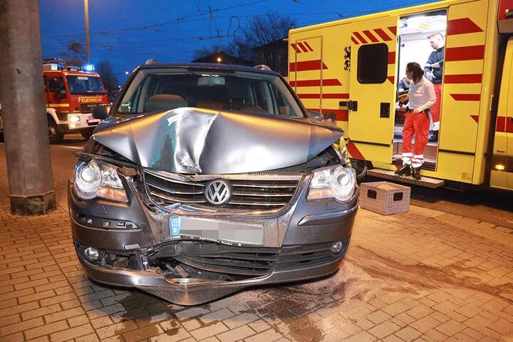 Der VW hat vermutlich Totalschaden.