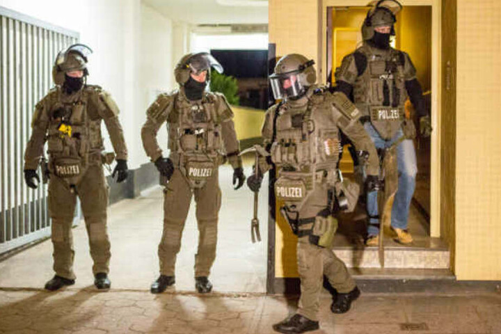 Das MEK stürmte im November 2018 die Wohnung des Angeklagten.