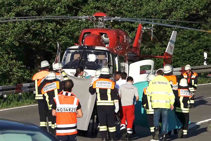 Der Autofahrer wurde schwer verwundet.