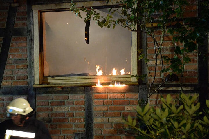 Die Bewohner waren zum Zeitpunkt des Feuers im Urlaub.