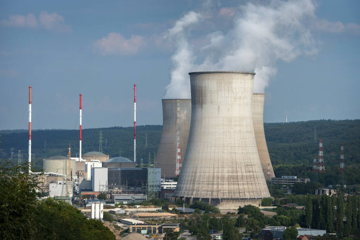 Tihange 1 soll wegen einer Kontrolle für mehrere Monate vom Stromnetz genommen werden.