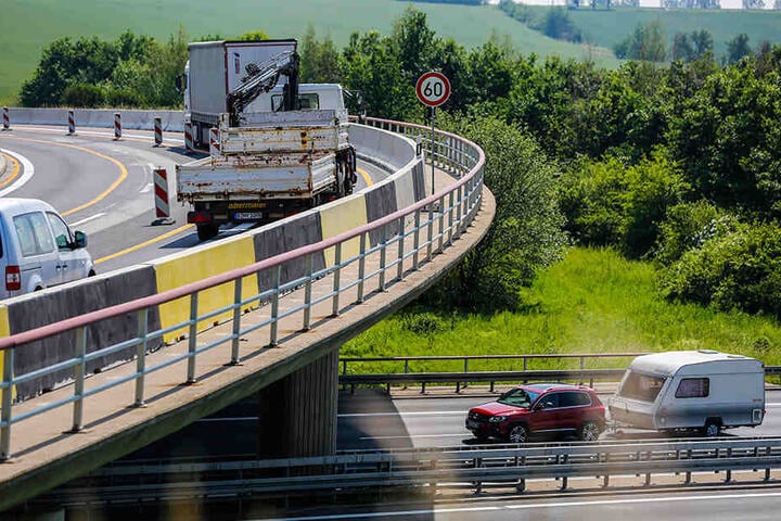 An einigen Stellen darf 60 Stundenkilometer gefahren werden, doch an der Abfahrt nur 40.