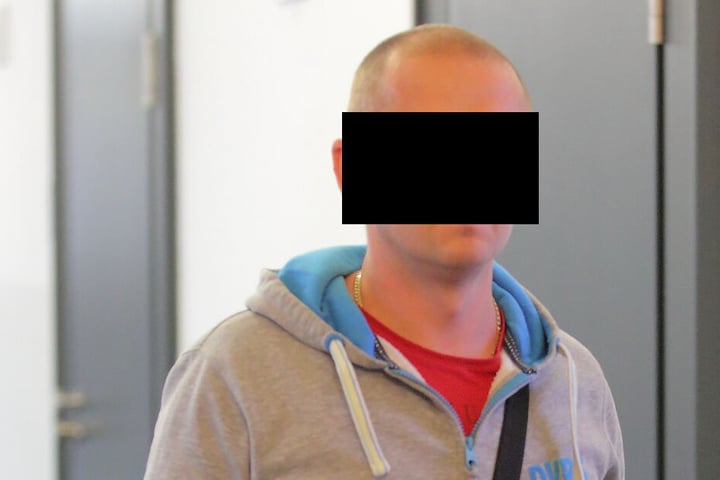 Pawel Z. (38) hatte Geld im Schritt und muss nun Strafe zahlen.