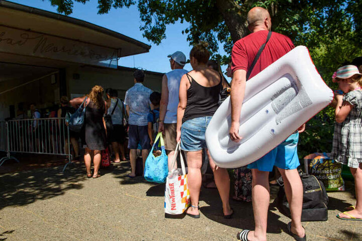 Im Juni standen die Berliner vor Freibädern noch Schlange.