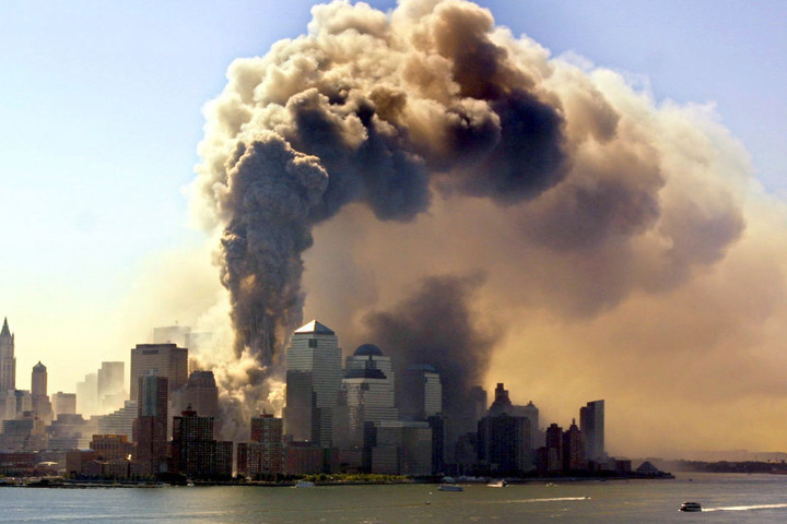 Etwa 3000 Menschen starben durch die Terroranschläge vom 11. September 2001, als das World Trade Center in New York zerstört wurde (Archivbild).