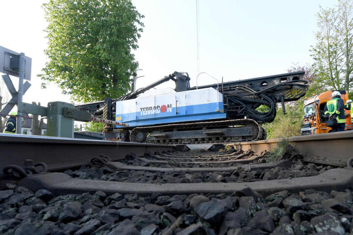 Der Sattelzug war mit einer Ramme beladen.
