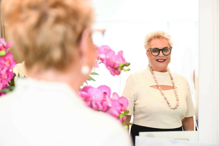 Maritta vom Festmodenzentrum "Cecile" aus Kerpen ist auch seit mehreren Folgen dabei.