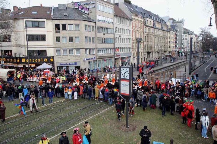 Aufgrund der Karnevalszüge müssen einige Bahnlinien unterbrochen oder umgeleitet werden.