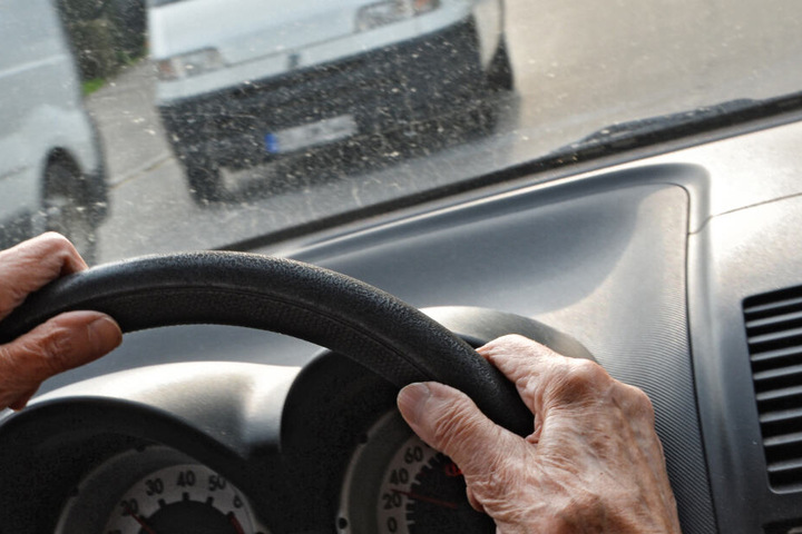 Der Mann war gegen den Verkehr gefahren und hatte laut Anklage mehrere Menschenleben gefährdet (Symbolbild).