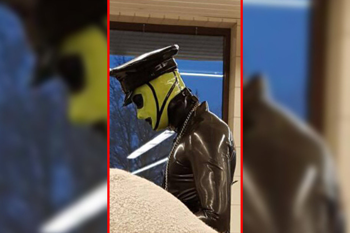Mit einer grünen Maske im Gesicht ging es zum Einkaufen.