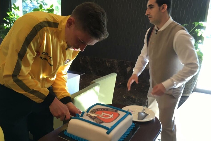 Für Jannik Müller gab's zum Mittag eine Torte.