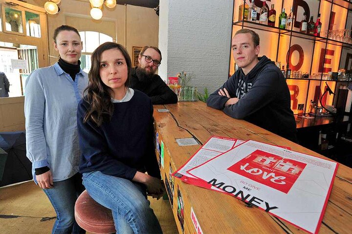 Esther Gerstenberg (33), Mandy Knospe (38), Christian Feister (35) und Thoralf Kuhnt (28, v.l.) vom Verein Klub Solitaer haben das Projekt "You Want Love? So Give Me Money!" mitentwickelt.