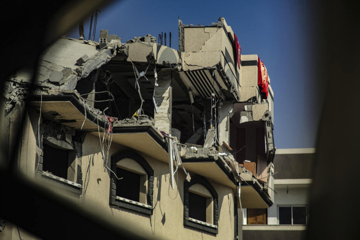 Das nach einem israelischen Luftangriff beschädigte Haus des islamischen Dschihad-Führers Baha Abu Al Ata.