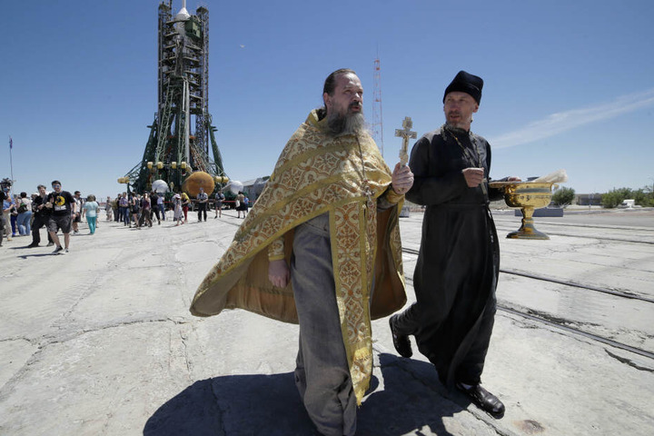 Ein orthodoxer Priester wurde in Bosnien und Herzegowina wegen Waffenhandels festgenommen. (Symbolbild)