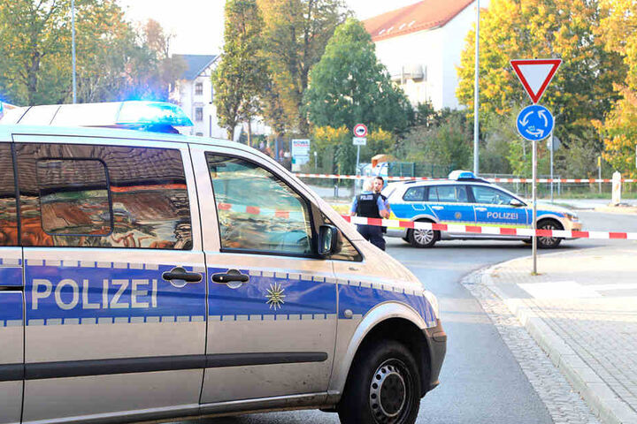 Die Ermittlungen der Polizei zur Unfallursache dauern an.
