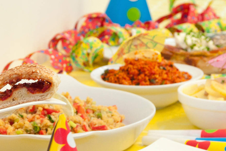 Zum veganen Mitmach-Buffet könnt Ihr noch etwas beisteuern. Und ab 16 Uhr wird dann getauscht! (Symbolbild)