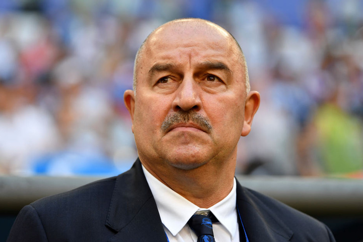 Bei Dynamo stand er Anfang der Neunziger Jahre im Tor, jetzt trainiert er Russlands National-Elf: Stanislaw Tschertschessow (55).
