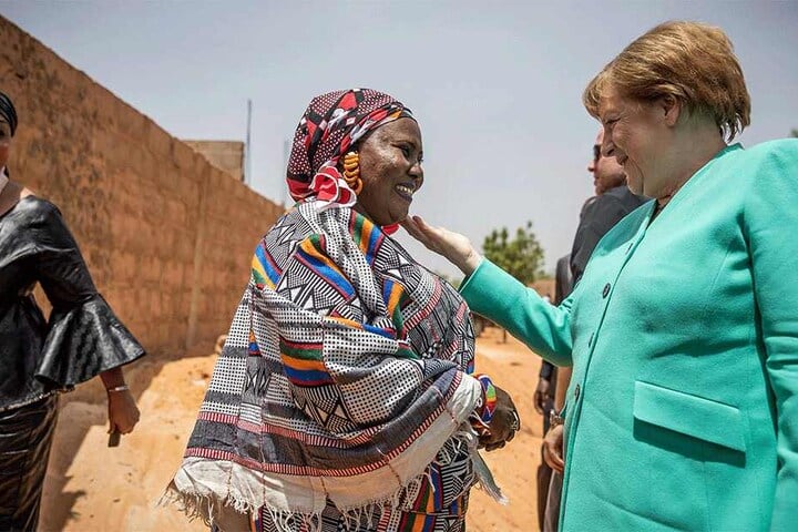 Bundeskanzlerin Angela Merkel (CDU) besuchte vor Kurzem die Baustelle eines Frauenhauses in Niamey, Niger.