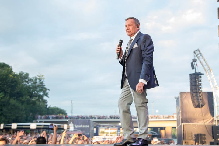 In Dresden ein Megastar: Auch 2017 wird Roland vier Konzerte am Elbufer geben! #Kaisermania