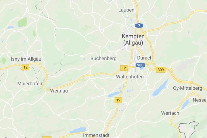 Auf der Bundesstraße 12 zwischen Waltenhofen und Weitnau ist es in Bayern zu einem Unfall gekommen.