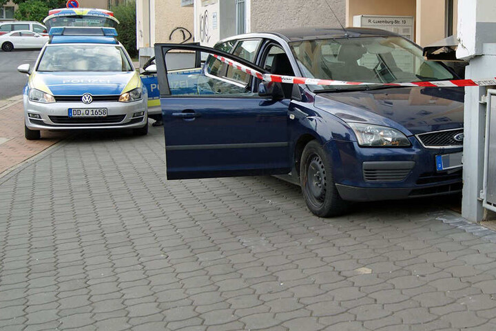 Die Täter rannten zu Fuß weg.