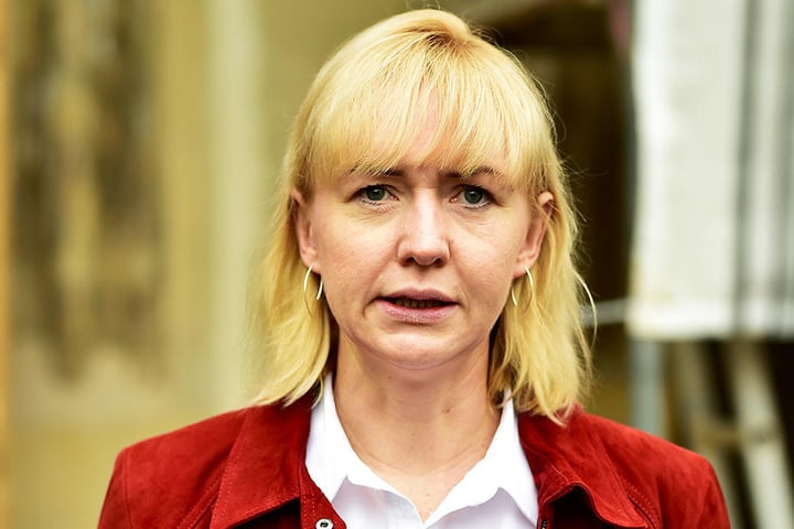 Baubürgermeisterin Kathrin Köhler (40, CDU) will die 4,5-Millionen-Sanierung des Strandbad Planitz mithilfe von Bundesförderung stemmen.