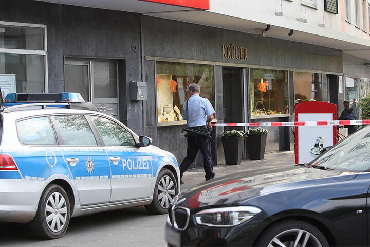 Diesen Juwelier in Herford überfielen die drei Verbrecher.
