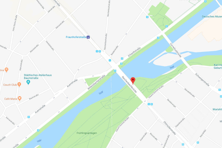Das Feuer brach unter der Reichenbachbrücke in München aus.