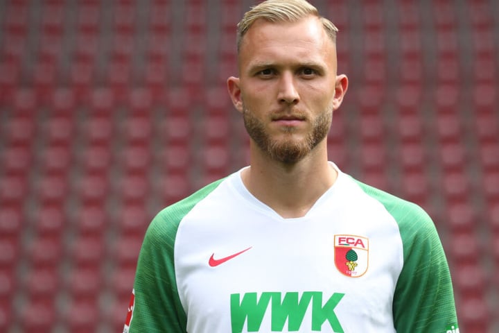 Tim Rieder vom FC Augsburg soll dem TSV 1860 München helfen, wichtige Punkte zu sammeln.