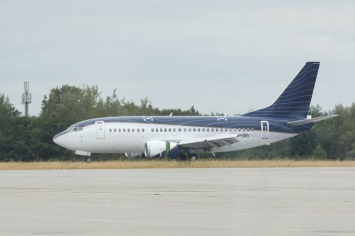 Der Flieger setzte um 11.49 Uhr in Dresden-Klotzsche auf.