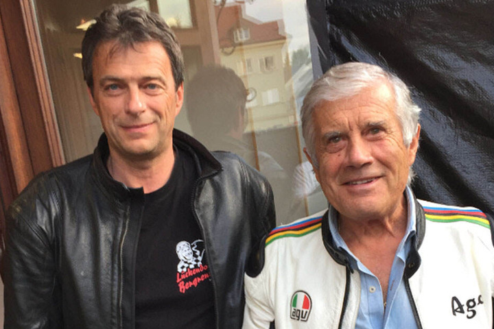 Peter Eifler mit Giacomo Agostini (re.), 15-facher Motorradweltmeister,bei Sachsenring Classic.