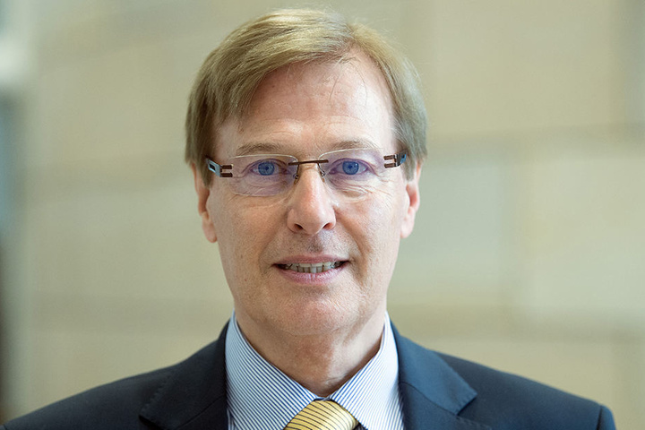 Peter Biesenbach (CDU) möchte, dass die Anbieter von Apps die Nutzer informieren, welche Daten sie sammeln.