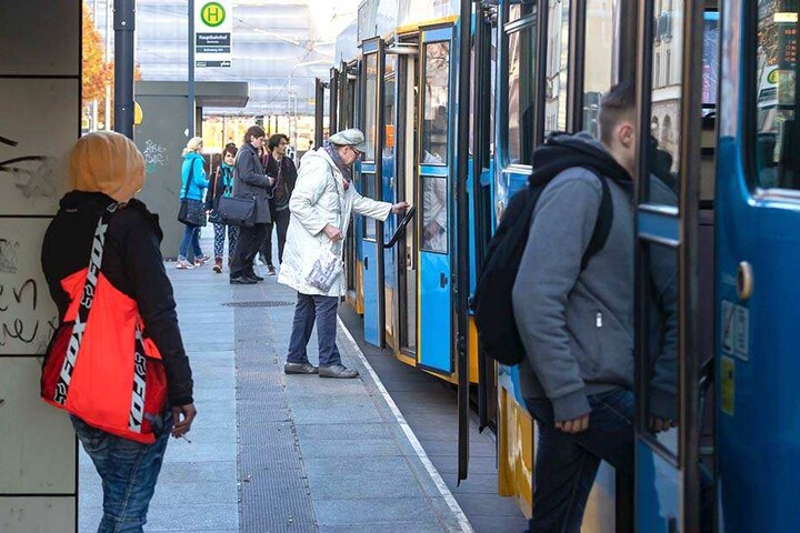 Besonders Studenten aus dem Umland sind dank der City-Bahn perfekt an den Uni-Campus angebunden.