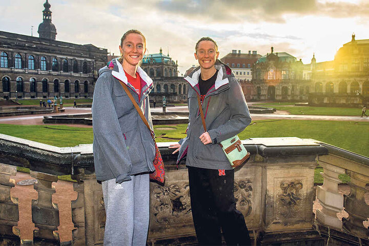 Für die Volleyball-Zwillinge Amber
und Kadie Rolfzen schien bei ihrer Stippvisite im Zwinger sogar mal kurz die
Sonne.
