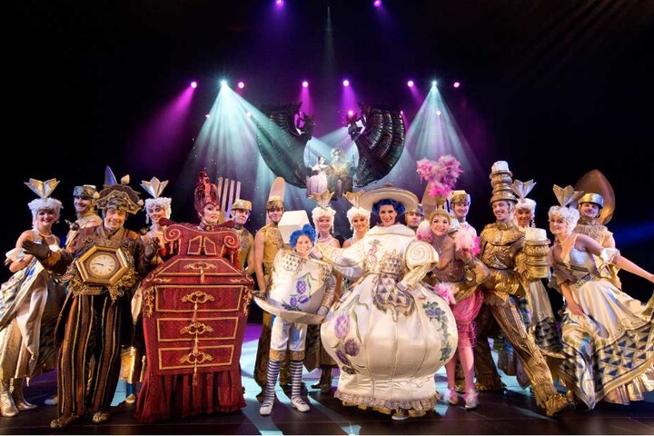 Angesiedelt in einer fantastischen, französischen Welt zeigt dieses Musical mit hinreißenden Tanzeinlagen, was Liebe alles bewirken kann.