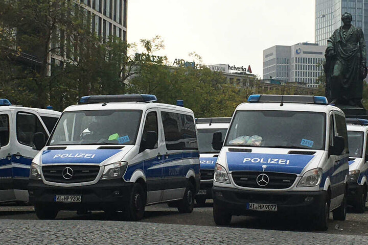 Die Polizei war mit einem Großaufgebot vor Ort.