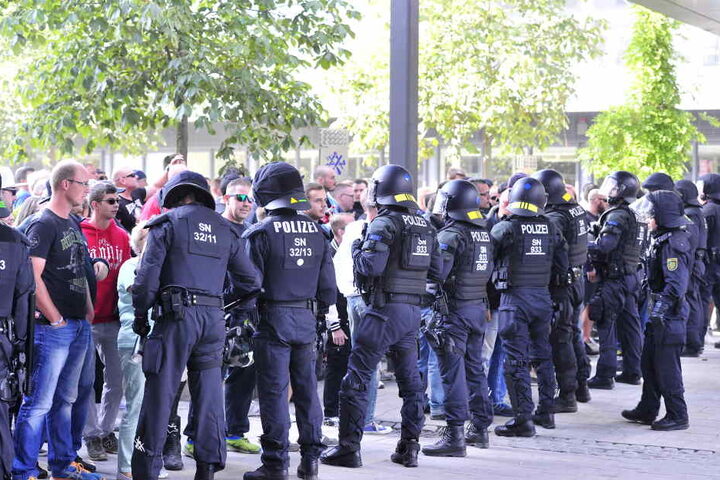 Die Polizei versuchte, die Demonstrationen unter Kontrolle zu halten.