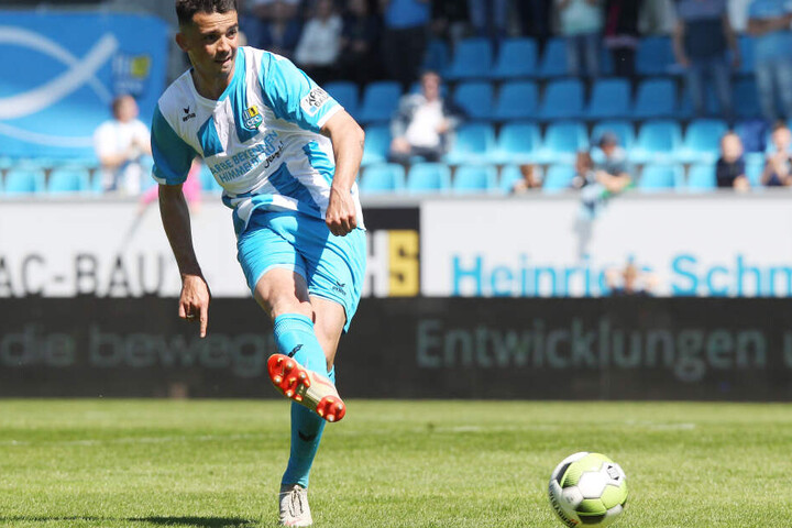 CFC-Spieler Kostadin Velkov wird am Samstag wieder auf dem Rasen stehen (Archivbild).
