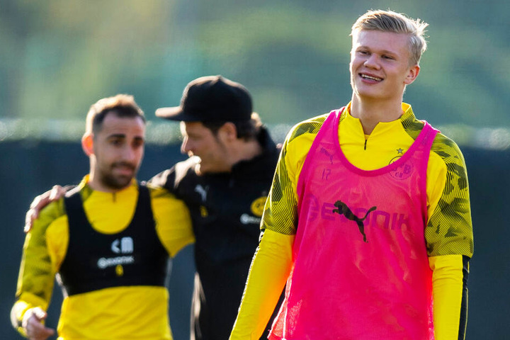 Erling Haaland (r.) erzielte auch seinen ersten Treffer für Borussia Dortmund - beim Trainingsspielchen.
