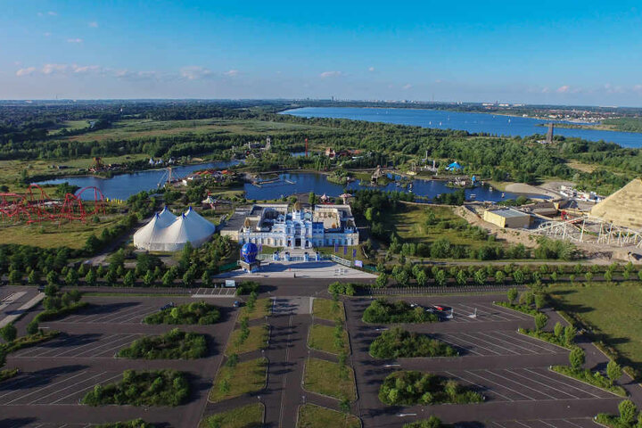Eine große Fläche nördlich des bisherigen Parks ist noch unbebaut. Mit dem neuen Inhaber Parques Reunidos könnte sich das bald ändern.