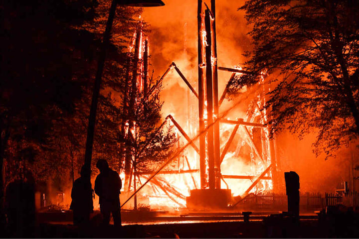 Am 12. Oktober brannte der Goetheturm im Frankfurter Stadtwald lichterloh.