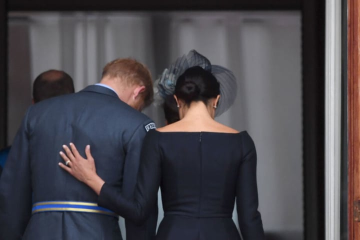 Und tschüss! Herzogin Meghan und Prinz Harry wollen sich aus dem britischen Könighaus zurückziehen.