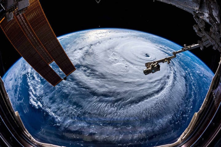 Schöner Nebeneffekt des Astronauten-Jobs: Das Erdpanorama aus 408 Höhenkilometern ist grandios.