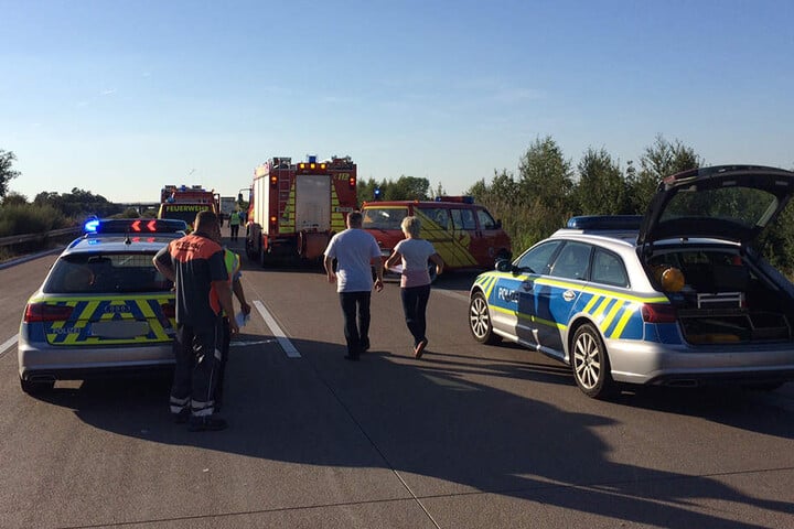 Insgesamt 27 Kameraden der Freiwilligen Feuerwehren rückten mit neun Fahrzeugen an. Auch ein Rettungshubschrauber kam zum Einsatz.