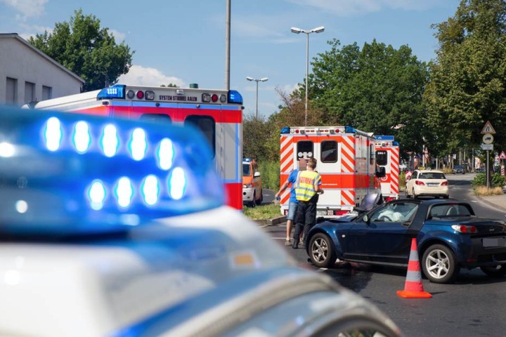 Die Straße war für rund eine Stunde voll gesperrt.