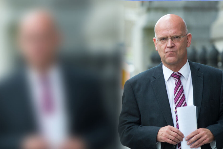 Landrat Stephan Loge, hier im Jahr 2017, hegt große Zweifel an einer "pünktlichen" Eröffnung des BER.