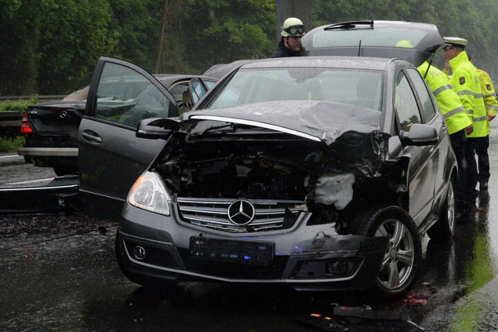 Auch die Mercedes A-Klasse war nach dem Crash nur noch Schrott.