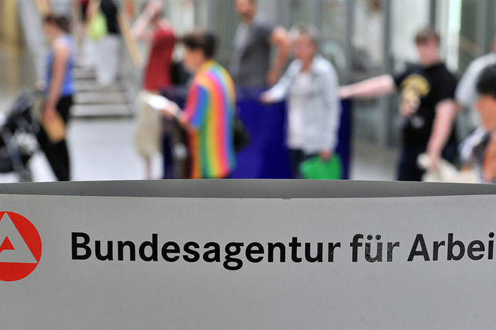 Die Zahl der Arbeitslosen ist in diesem Monat saisonal bedingt angestiegen.